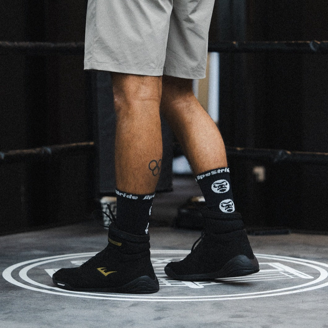 APE STRIDE black sports grip socks for adults